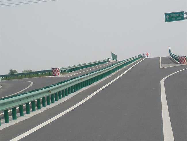 丽水高速公路护栏的材质与规格